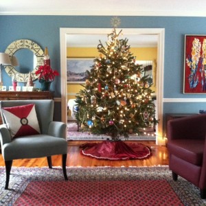 serenity of a beautifully decorated Christmas tree on www.adventuresinexpatland.com
